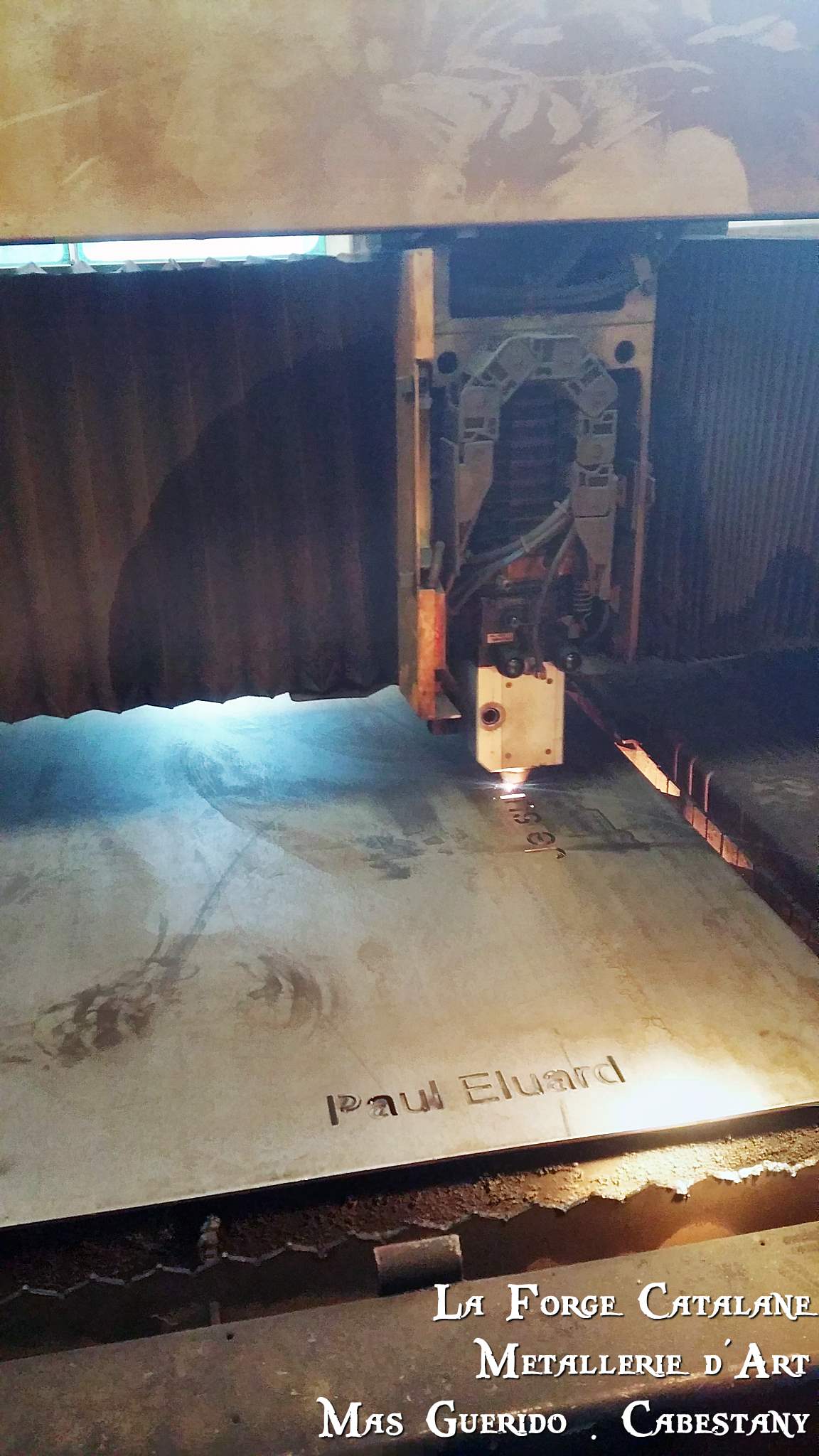 Detail decoupe laser forge catalane.jpg